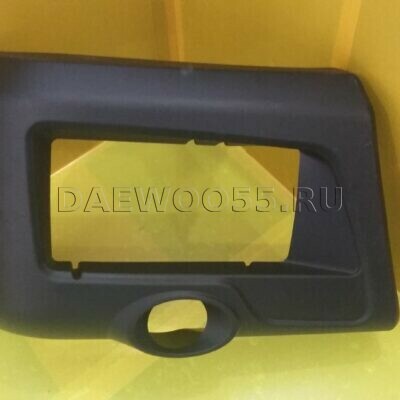 клык бампера Daewoo правый 36610-10110